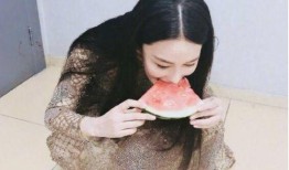 网红吃瓜换衣服,时尚与娱乐的完美融合