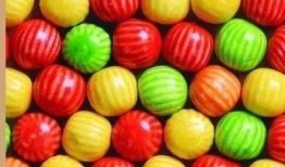 网红挑战吃绿瓜糖,网红挑战吃绿瓜糖，绿色糖果的甜蜜诱惑