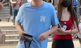 网红吃瓜换衣服,时尚与娱乐的完美融合