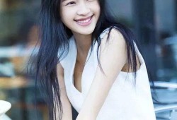 娱乐吃瓜李沁是谁啊,娱乐圈的清新小花，吃瓜群众心中的甜蜜女神